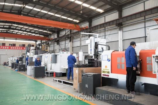 北京天顺永昌机械设备有限公司生产车间工人忙生产。李岩 摄.jpg 北京天顺永昌机械设备有限公司生产车间工人忙生产。李岩 摄.jpg