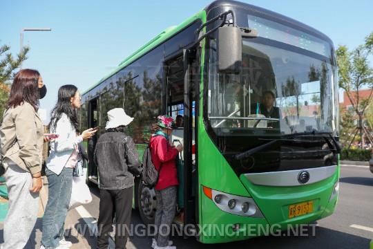 大廠至潞城地鐵站快速通勤公交專線正式開通。陳龍 攝.jpg 大廠至潞城地鐵站快速通勤公交專線正式開通。陳龍 攝.jpg
