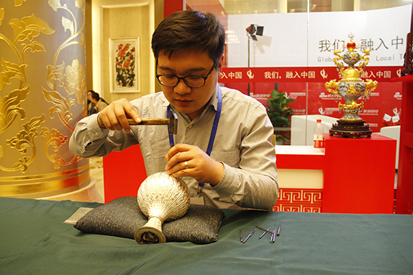 年轻非遗传承人坚守诚信  匠心传承技艺…